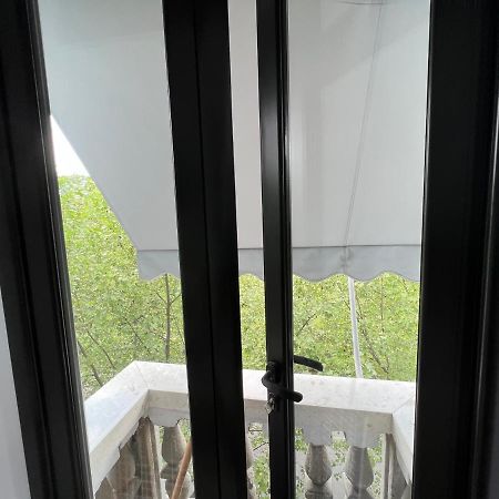 Luxury Apartment In Blloku Area Tirana Exterior foto